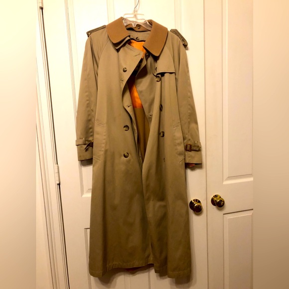 Evan Picone Jackets & Blazers - Evan Picone Trench Coat. Beautiful women’s long coat. Vintage.☀️Warm satin lined